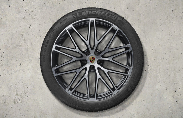 Original Porsche 21 inch RS Spyder Macan III rims summer